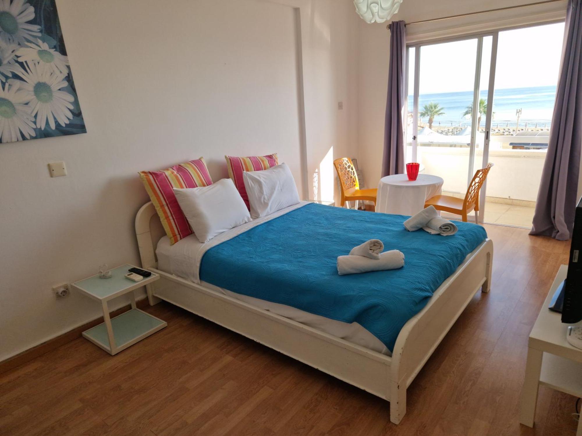 Kolonaki Seaview Apartments Larnaka Zimmer foto